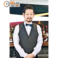 來自日本的調酒師平川雄久師傅入行逾25年，擅於用調酒技巧來處理食材，自創出多款可以飲又可以食的「Eatail」。