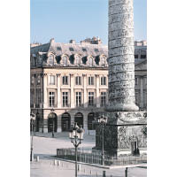 1936年， Mr Boucheron、Mr Goyard及Mr Ritz成立「芳登廣場、服飾及其周邊」 協會（La place Vendôme, ses atours et ses alentours），促成廣場中的卓越品牌同心合作。