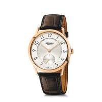 Slim d'Hermés腕錶（H） <br>搭載Hermés自家製超薄H1950自動機芯，飾以由巴黎著名平面設計師Philippe Apeloig設計的原創字體刻度，39.5mm 玫瑰金錶殼。$150,500