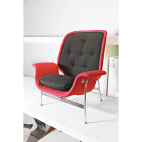 Kangaroo Chair<br>流線型的懷舊設計，座椅位置加闊，讓人坐擁舒適。