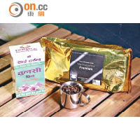 咖啡豆都是Pink及朋友到尼泊爾做義工時添置回來，全部由當地小農採用有機方法種植，酸味和苦味較淡，芳香易入口，很受女生歡迎。