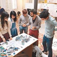 香港學生與EMBT的專業建築師交流，認識建築師實際進行設計項目面對的挑戰。