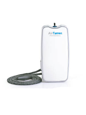AirTamer可穿戴式負離子空氣淨化器能釋出有益健康的負離子，對提升皮膚保濕力也有幫助。