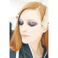 星際眼妝的概念來自Monique Lhuillier FW15/16時裝騷。