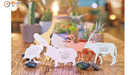 動物模型月曆包括長頸鹿、河馬、猩猩、聖誕鹿等，集齊書桌上，猶如上演一場動物大遷徙。$198（a）