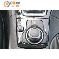 扭動Commander Control控制旋鈕，可調控音響或導航等裝置。