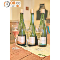 （左至右）由Pinot Noir釀造的Le Rose、最暢銷的La Cuvee de Reserve和元祖的Le Tradition Brut，是酒莊最得意的出品。