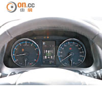 雙圈儀錶板中間設TFT屏幕，清晰顯示各項行車資訊。