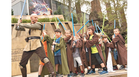 Jedi Training: Trials of the Temple，有專人「訓練」大家成為新一代絕地武士。