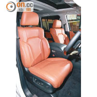 前排橙色真皮電動座椅，舒適豪華。