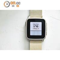 Pebble Time Steel介面簡約，不過仍然可統計行走步數、監測睡眠質素等。<br>操控性：★★★