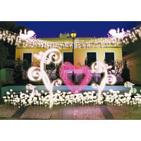光影童話夢的9,999朵玫瑰燈飾裝置，散布於氹仔龍環葡韻及嘉模堂區一帶。