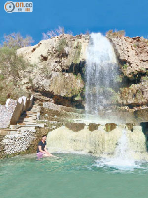 馬茵溫泉是約旦難得的溫泉地，瀑布水量也非常大。