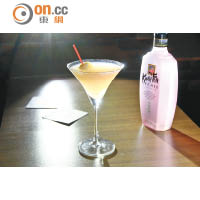 Lychee Martini $78（$62/HH）<br>冧酒加上貴妃荔枝Liquor、香甜的荔枝糖漿和荔枝肉，調混成容易入口的雞尾酒款式，女生必Like。