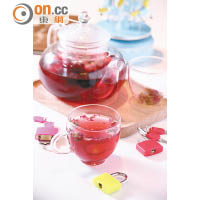 意式黑醋玫瑰茶 $28<br>店家新推出的花茶款式之一，來自台灣的黑醋玫瑰茶沖泡之後散發淡淡玫瑰香，還加有新鮮水果和玫瑰乾花。