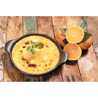 香杧大吉焦糖布丁 $88<br>選用杧果、橙和柚子製作，其酸甜味道為農曆新年作甜蜜開始，寓意大吉大利。