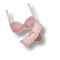 Cosabella粉紅色花卉喱士胸圍 $770、內褲 $240（B）