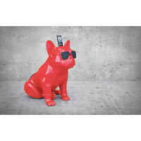以法國鬥牛犬為造型的小型Speaker，聲效從太陽眼鏡播放出來，一個字︰型！$16,099（e）