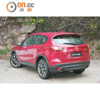 Mazda CX-5一身紅色，切合新年氛圍。