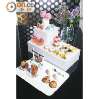 DOUX情人節期間供應的Tea Set，用上大量花花做裝飾，色彩繽紛。