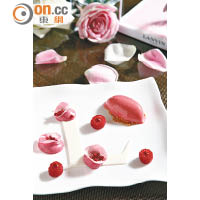 Rose Tendre <br>甜品一向深得女性歡心，尤其散發玫瑰花香的粉紅色法式奶凍配桑莓雪葩，色香味俱備，令人一試難忘。