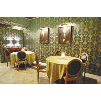 De Pisis是Bauer酒店的招牌餐廳，向意大利藝術De Pisis致敬。