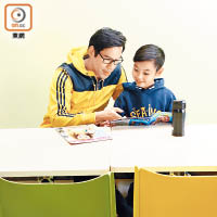 有別於一般家長，徐榮不要求兒子在學業上有出色表現，只須達標就可以。