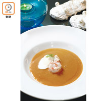 Red Shrimp Bisque $98 <BR>濃郁鮮香的蝦湯原來用炒香的蝦肉、蝦頭及雜菜熬製，加入鮮忌廉及蝦肉，入口幼滑且富嚼勁。