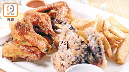 Chicken & Octopus Fry $268<br>大型拼盤足夠2至3人享用，有招牌的原味烤雞、紫菜飯糰、薯角，以及大大隻的炸韓國八爪魚。
