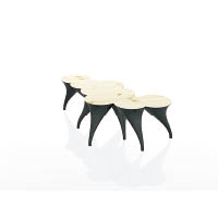 PANIC OPERA<br>木製桌面配合黑色椅腳，具有諷刺意味的咖啡枱，感覺像一隻奇特的動物。