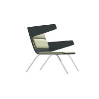 Desperate Chair<br>設計獨特的椅子，扶手位置令人聯想到一雙強而有力的臂彎，乃DESIGN AND DESIGN INTERNATIONAL AWARDS的得獎作品。