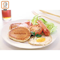 All-day Breakfast Pancake $78<br>Pancake配鹹食在外國非常普遍，配Ricotta芝士，伴法蘭克福腸、煙肉和煎蛋，分量十足，非常飽肚。