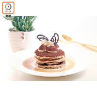 Tiramisu Pancake $88<br>與做Tiramisu的材料大致相同，不過用Pancake來代替手指餅，將其浸入冧酒和咖啡酒中，Pancake之間是一層Mascarpone芝士，咖啡味香濃。