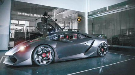 採用碳纖技術打造的Sesto Elemento，車重僅999kg。