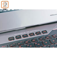 鍵盤區上方設有錄影快捷鍵，玩家可直接以XSplit Gamecaster將戰績串流上網。