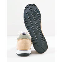 Soletech Outsole（EVA Midsole）鞋底，既防滑又耐磨。