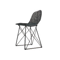 Carbon Chair<br>跟著名設計師Marcel Wanders共同設計，以碳纖維織出網形椅身。