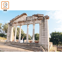 黃昏配美景，Apollonia成了熱門婚照拍攝地。