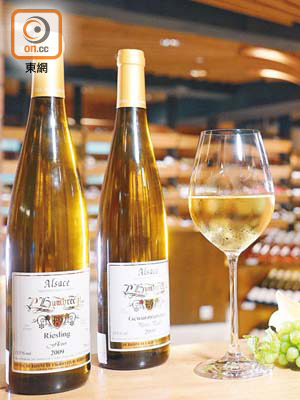 （左）Domaine Paul Humbrecht Riesling Fleur 2009, Alsace, France、（右）Domaine Paul Humbrecht Gewürztraminer Pierre-Paul 2009, Alsace, France 各$988