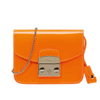 Metropolis螢光橙色漆皮鏈袋 $3,190