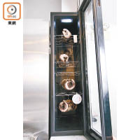 特別配置的風乾櫃，專用來製作意大利豬腩肉Pancetta。
