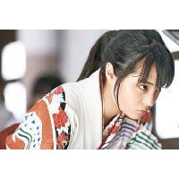 真人電影版由廣瀨鈴飾演綾瀨千早，她的樣子散發着古典味，與原著女主角相似。