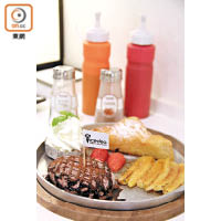 鐵板牛扒造型雪糕，仲有分Well Done同Medium Rare，勁搞笑！159 Baht（約HK$35）。