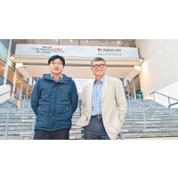 嶺南大學持續進修學院助理總監（課程發展及管理）周永耀（左）及學院助理講師黃力柱