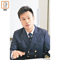 海事高級文憑畢業生劉孟德，在6年內成為內河船船長，他認為修讀學位課程能讓學員獲得更紮實的知識裝備。