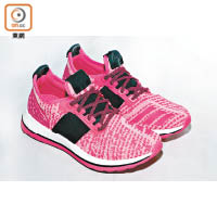 adidas Pure Boost ZG Mesh標榜Fit、Feel和Transition三大賣點，襪套式設計既可緊貼腳踝，加上橫跨鞋身中段的Fit Band環形膠帶，發揮貼腳效果；配合全掌式Boost中底和EVA泡綿外底，大大加強緩震與回彈能力。（女裝）$999