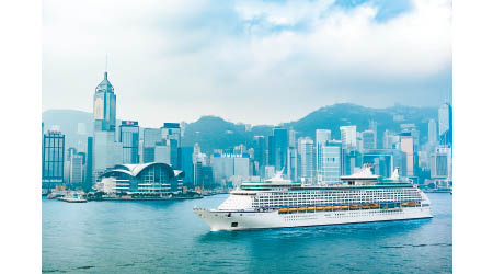 排水量13.8萬噸的海洋航行者號，今年夏季再度進駐香港。