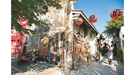 神農街是台南的地標之一，街上有不少文創商店。