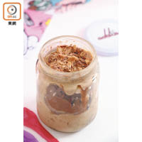 Mocha Jar $58<br>有Espresso和黑朱古力雪糕、Brownie蛋糕、燕麥碎餅、椰子馬卡龍和烤杏仁，層次豐富之餘，還可以一次過滿足你多個願望。