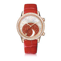 Rendez-Vous Moon約會系列月相腕錶，玫瑰金錶殼，錶盤特大月相顯示以紫紅色砂金石打造，呈現北半球的星宿，而珍珠貝母打造的月亮在星空中緩緩移動。 HK$39.9萬
